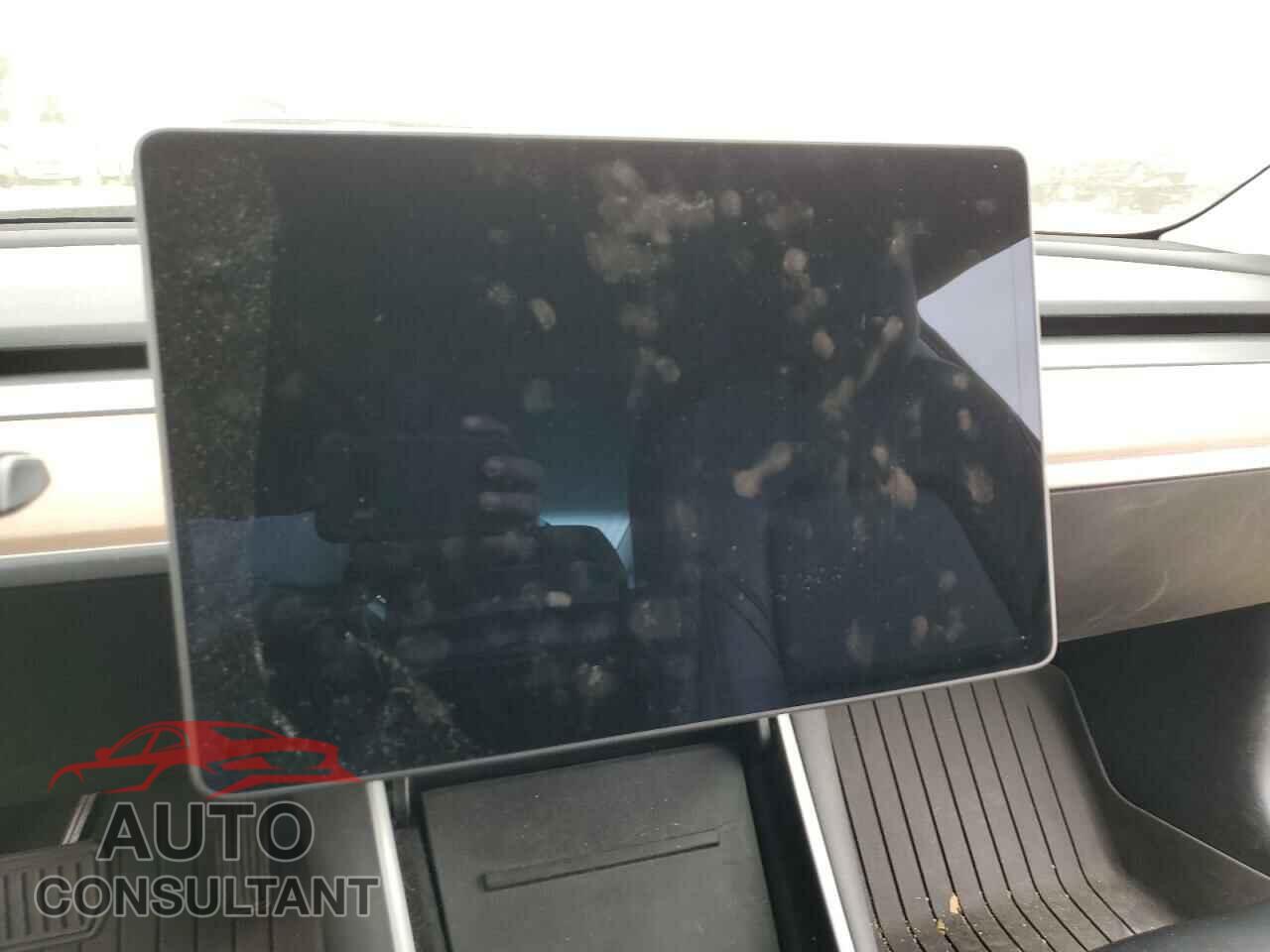 TESLA MODEL 3 2020 - 5YJ3E1EB3LF635752