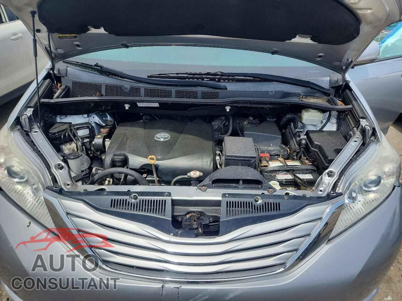 TOYOTA SIENNA 2017 - 5TDKZ3DC7HS875654