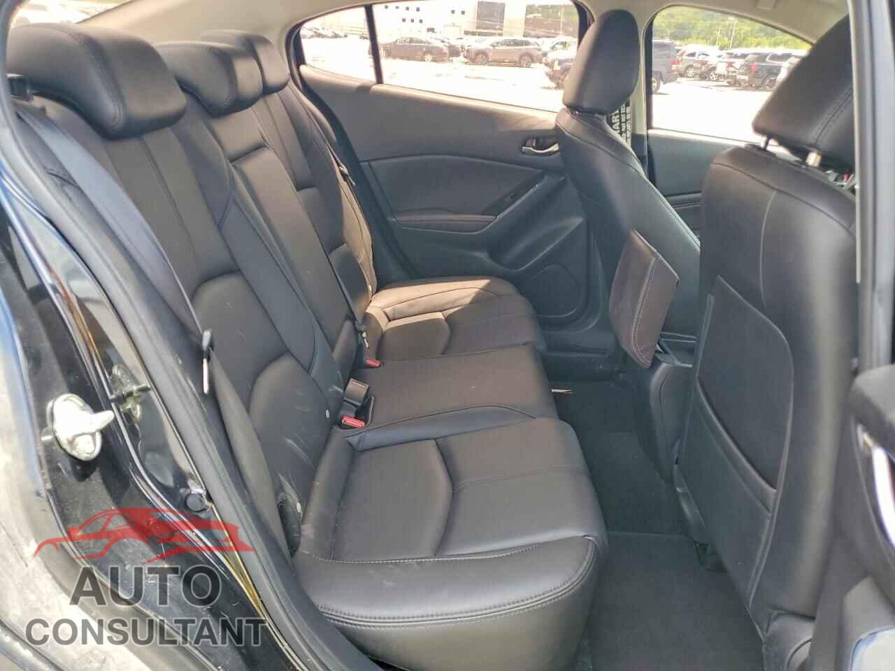 MAZDA 3 2018 - 3MZBN1V3XJM257987