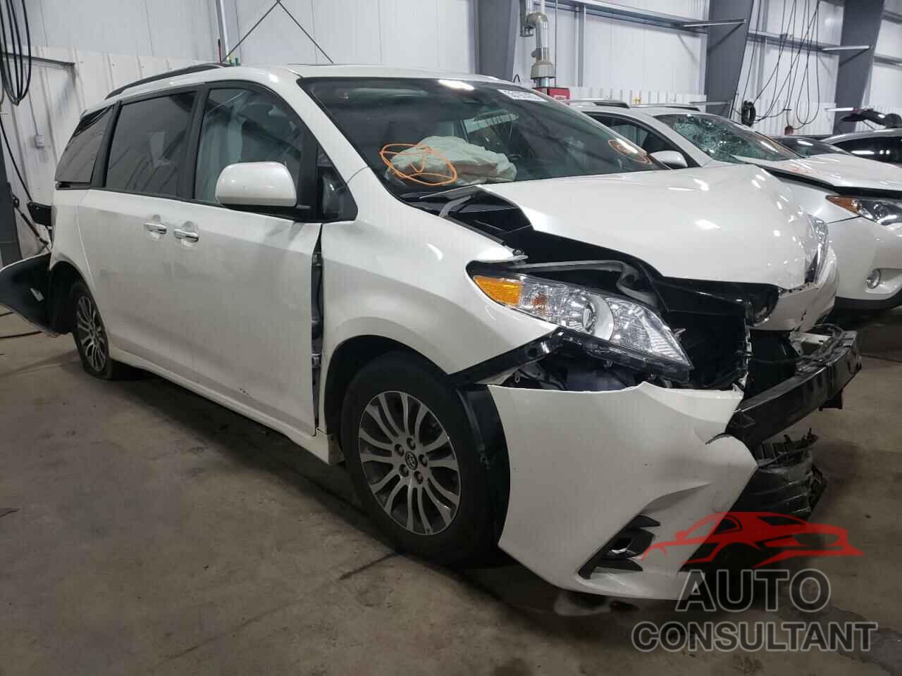 TOYOTA SIENNA 2018 - 5TDYZ3DC8JS962561