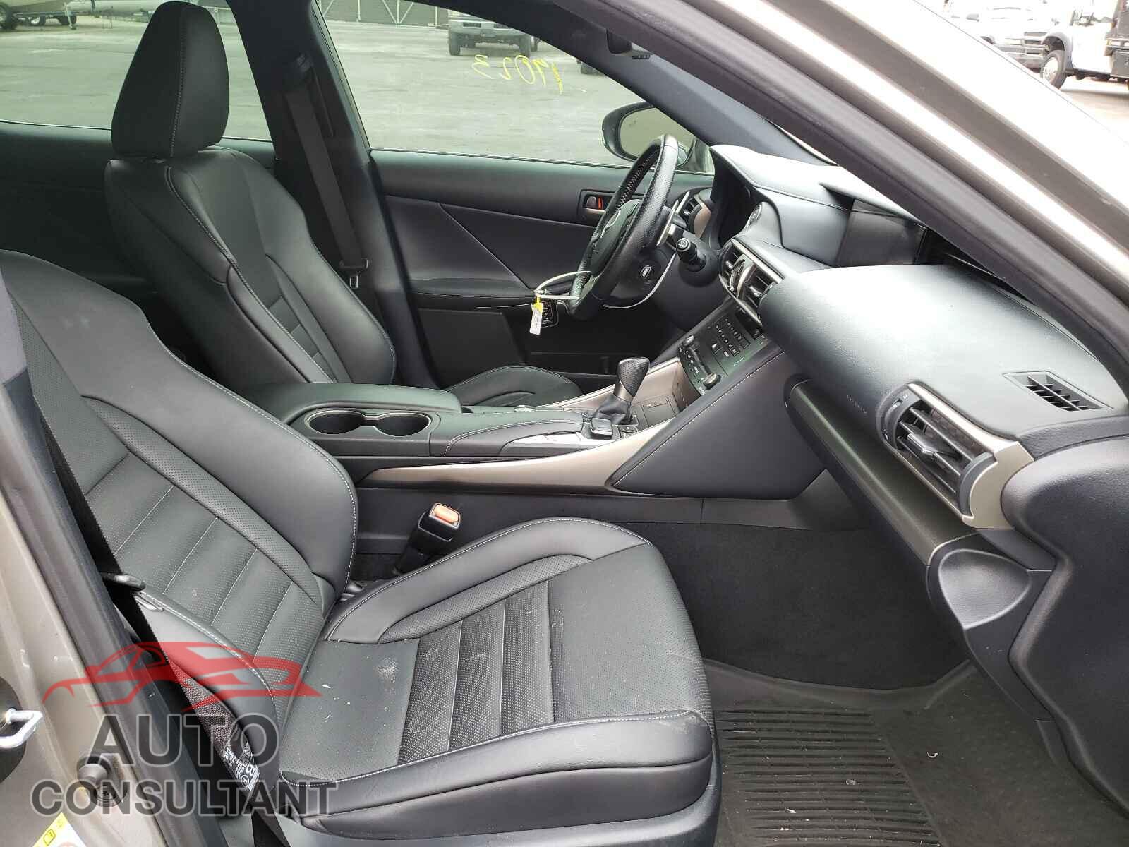 LEXUS IS 2018 - JTHBA1D26J5074873