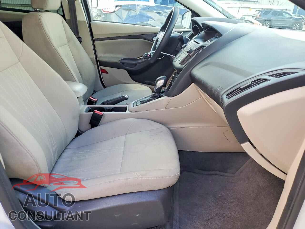 FORD FOCUS 2017 - 1FADP3F28HL223183
