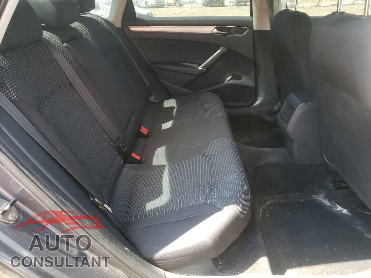 VOLKSWAGEN PASSAT 2017 - 1VWAT7A31HC064312
