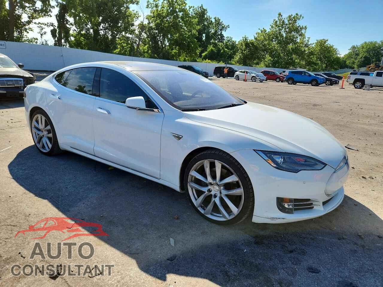 TESLA MODEL S 2014 - 5YJSA1H19EFP40101