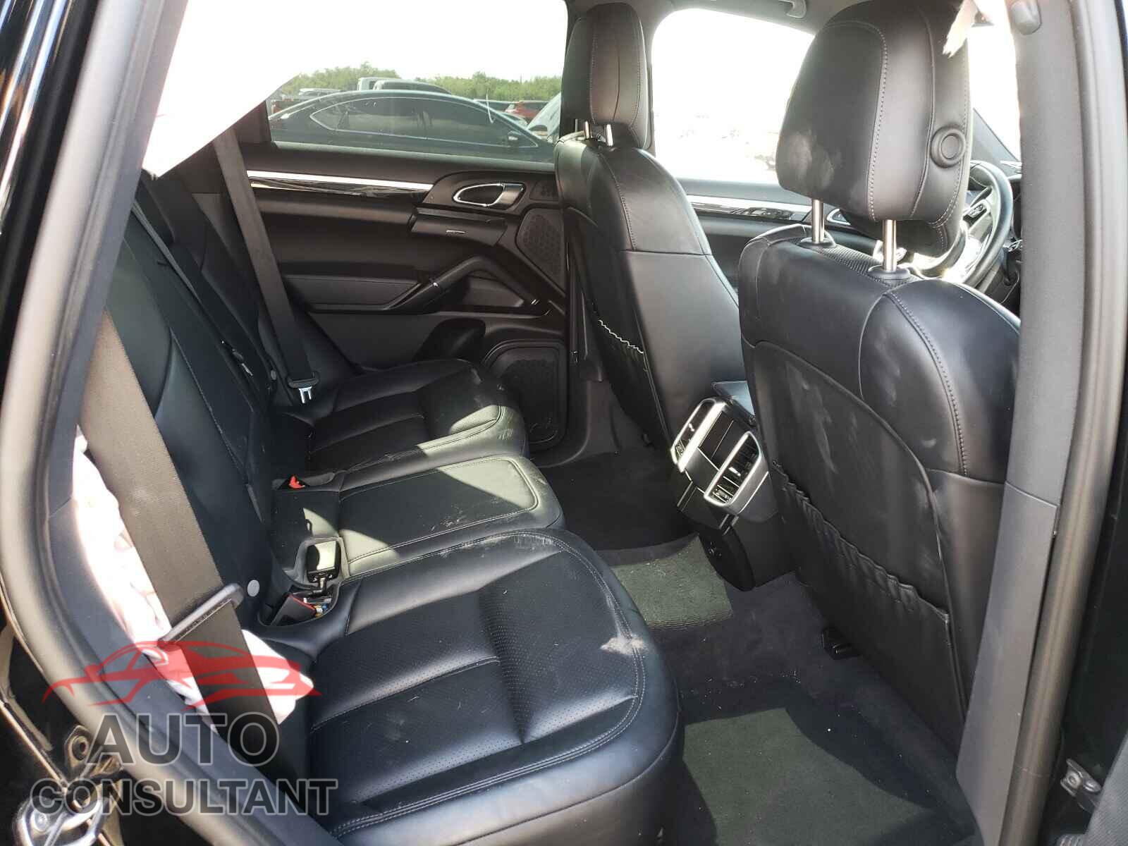 PORSCHE CAYENNE 2016 - WP1AA2A26GKA09702
