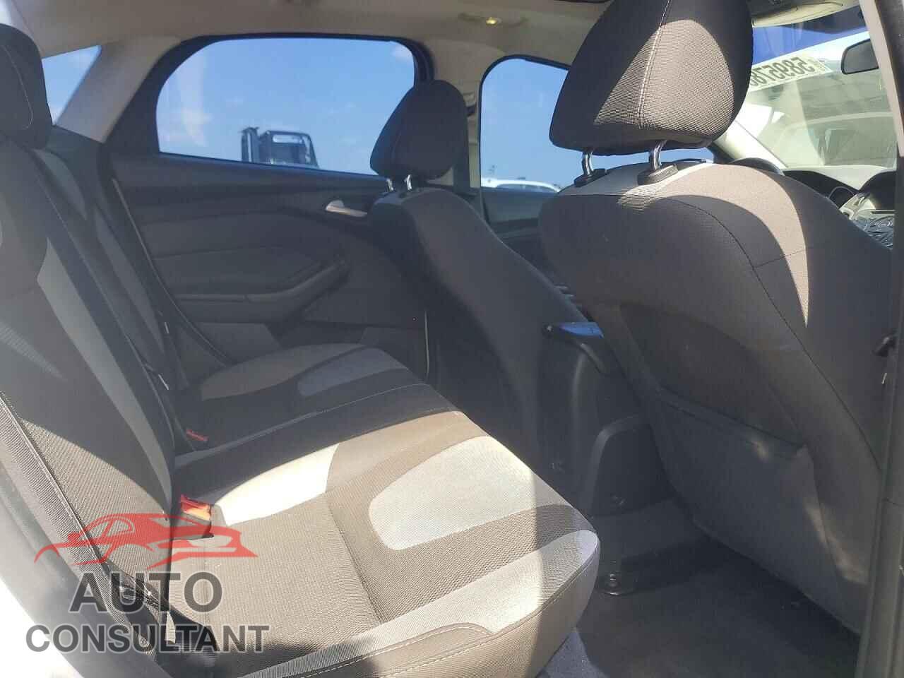 FORD FOCUS 2014 - 1FADP3F2XEL368317