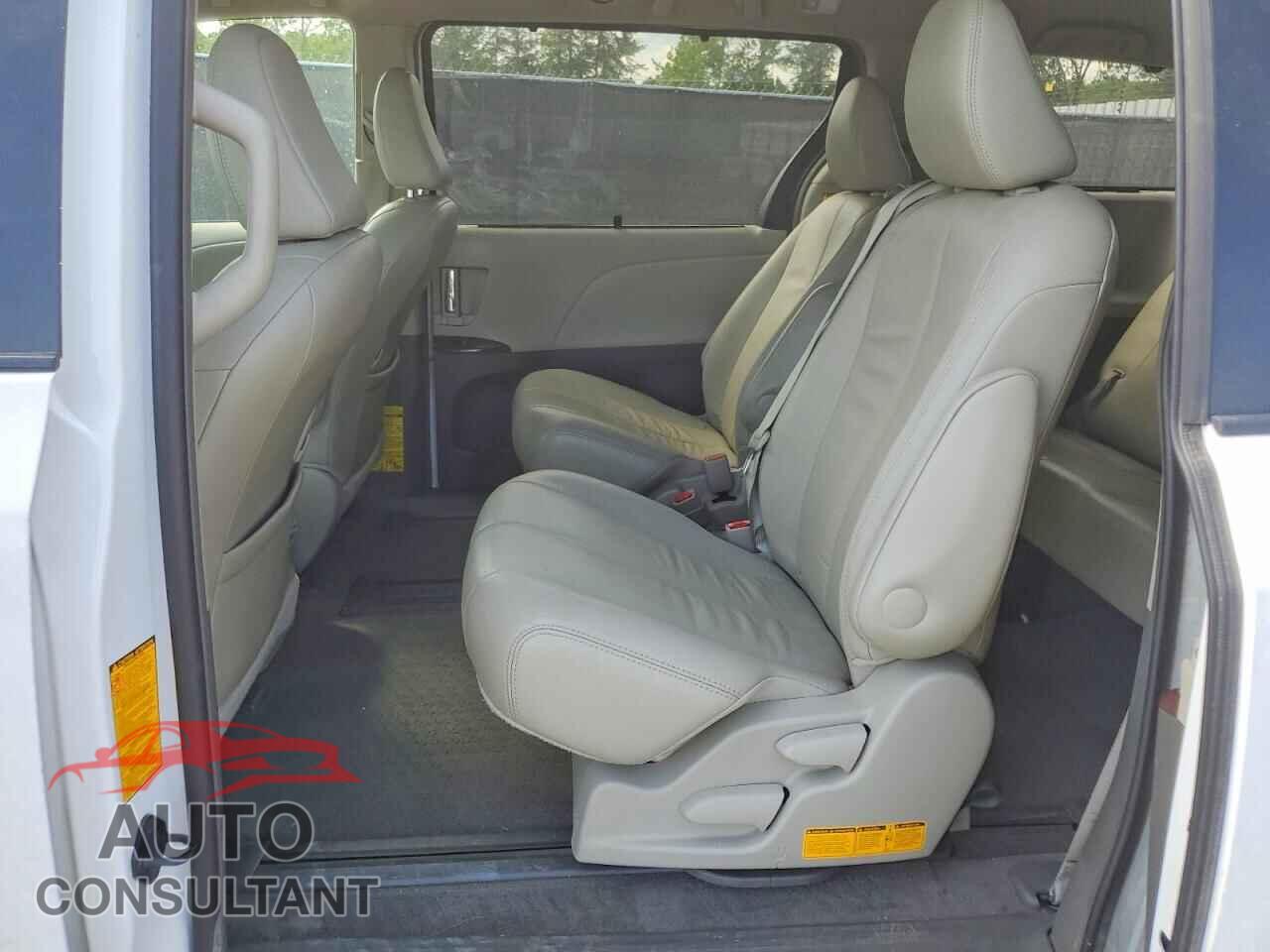 TOYOTA SIENNA 2013 - 5TDYK3DC8DS306854