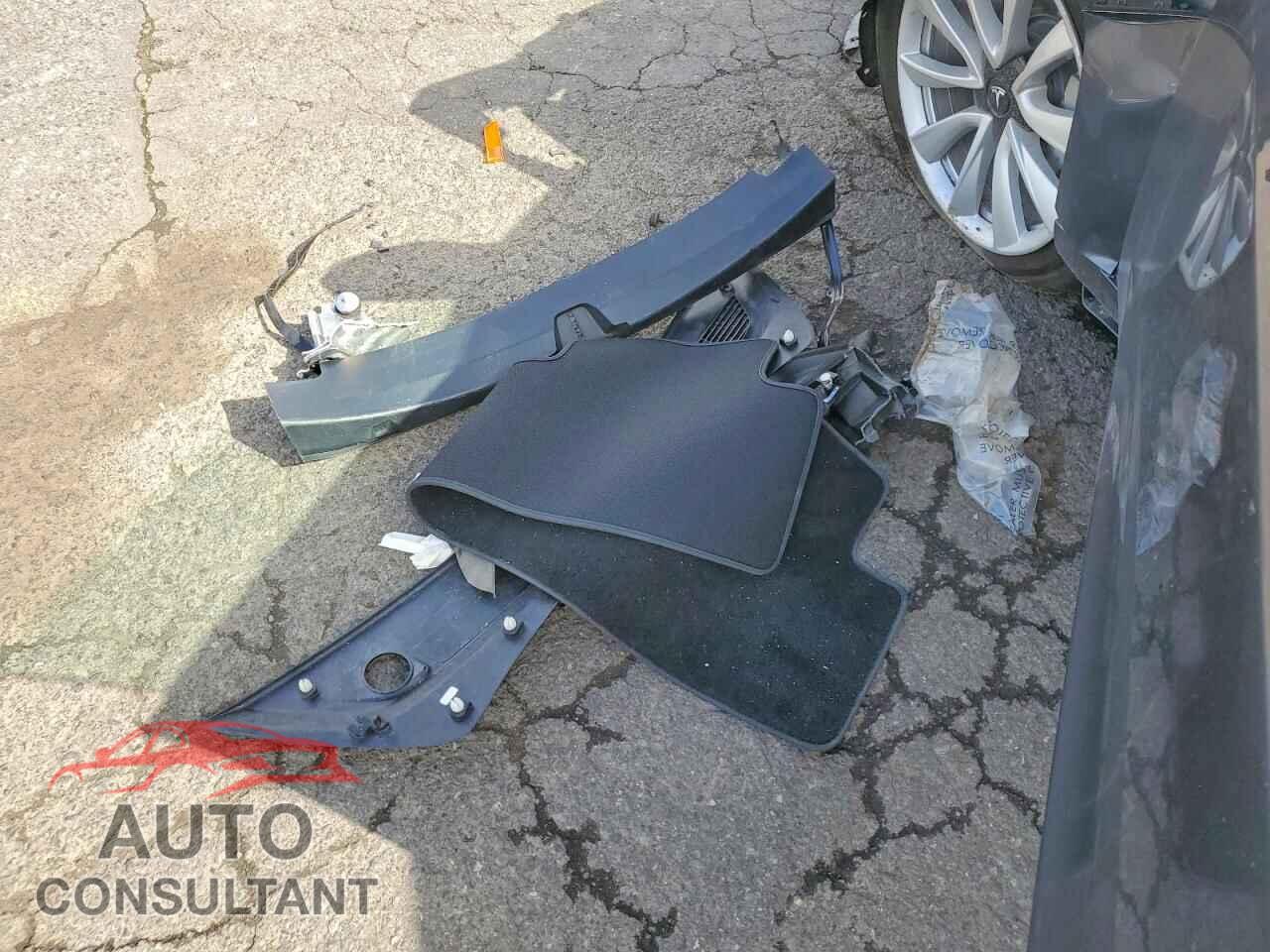 TESLA MODEL 3 2018 - 5YJ3E1EA8JF050976