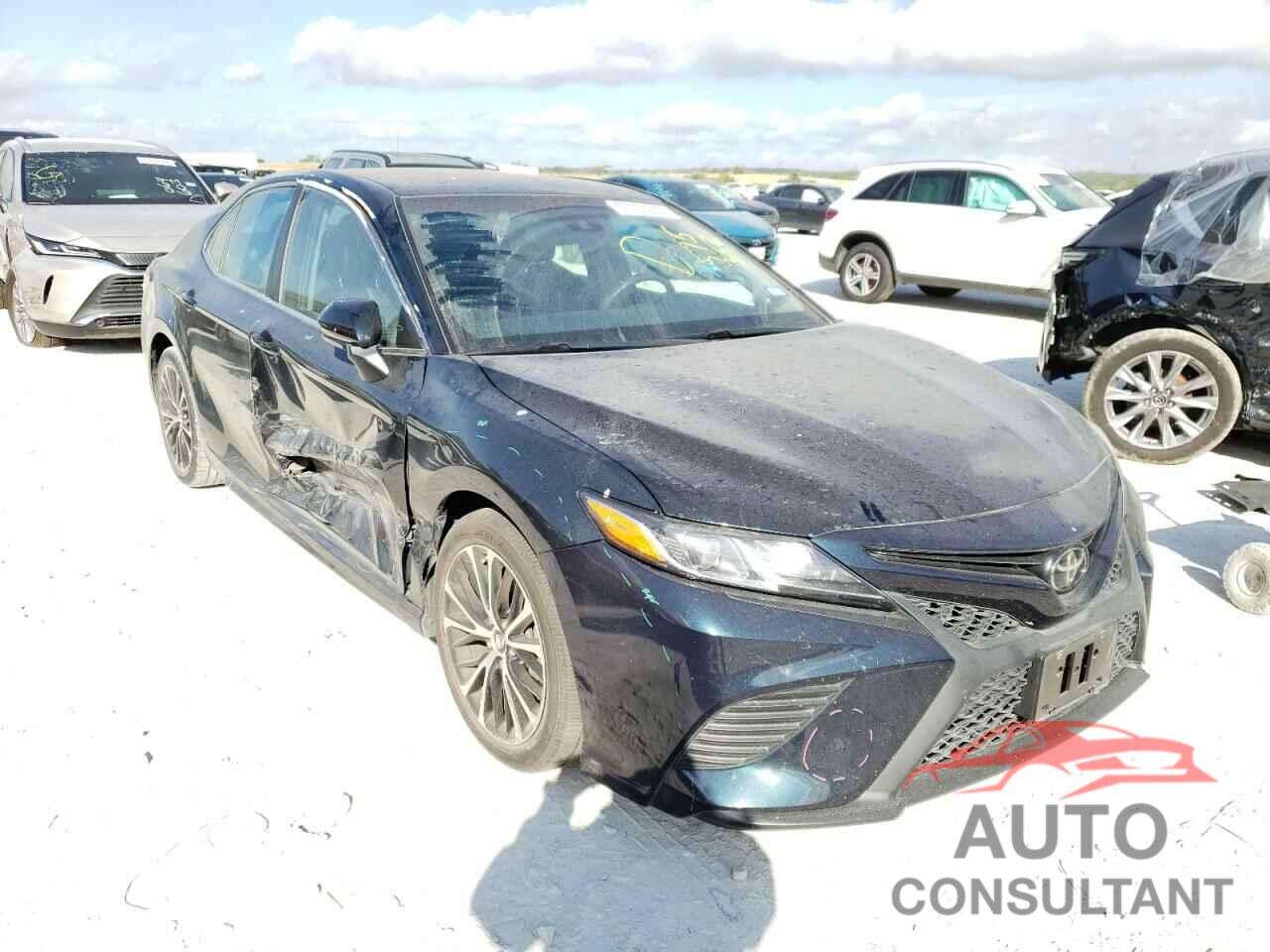 TOYOTA CAMRY 2018 - 4T1B11HK0JU575352