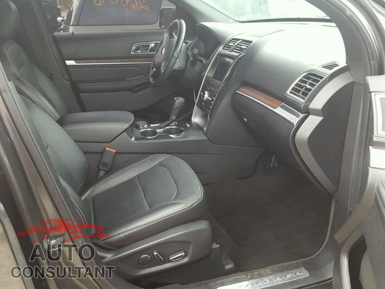 FORD EXPLORER L 2017 - 1FM5K8F80HGC69920