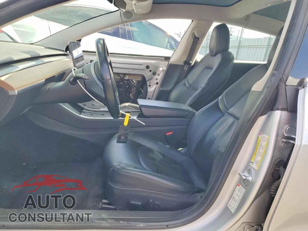 TESLA MODEL 3 2017 - 5YJ3E1EA9HF000985