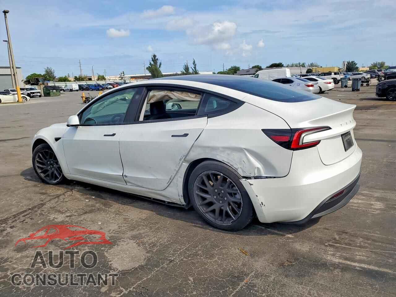 TESLA MODEL 3 2024 - 5YJ3E1EA5RF749672