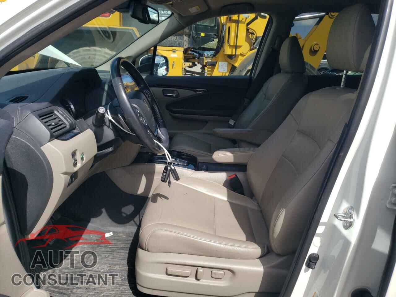 HONDA PILOT 2018 - 5FNYF6H93JB040857