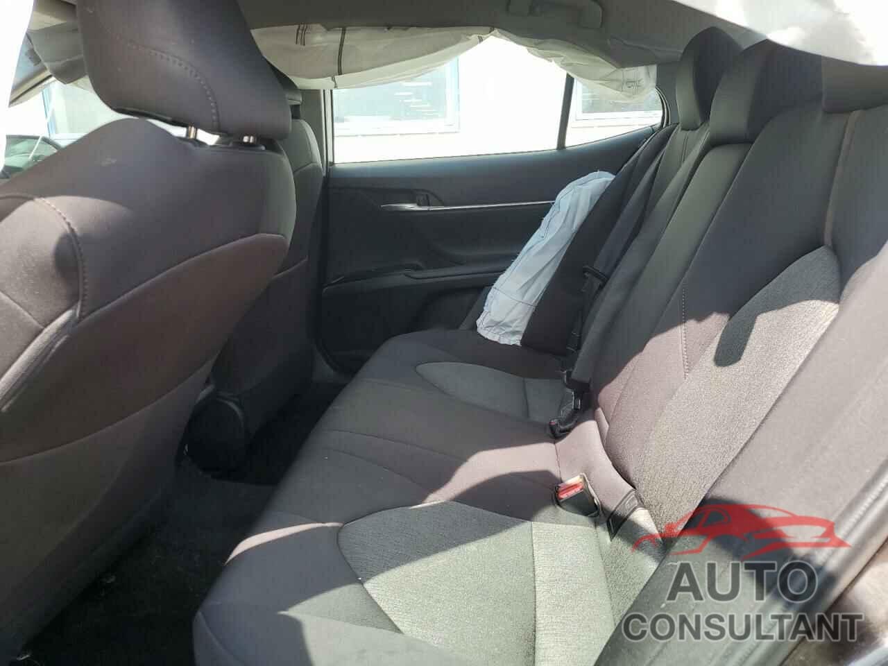 TOYOTA CAMRY 2018 - 4T1B11HK5JU639403