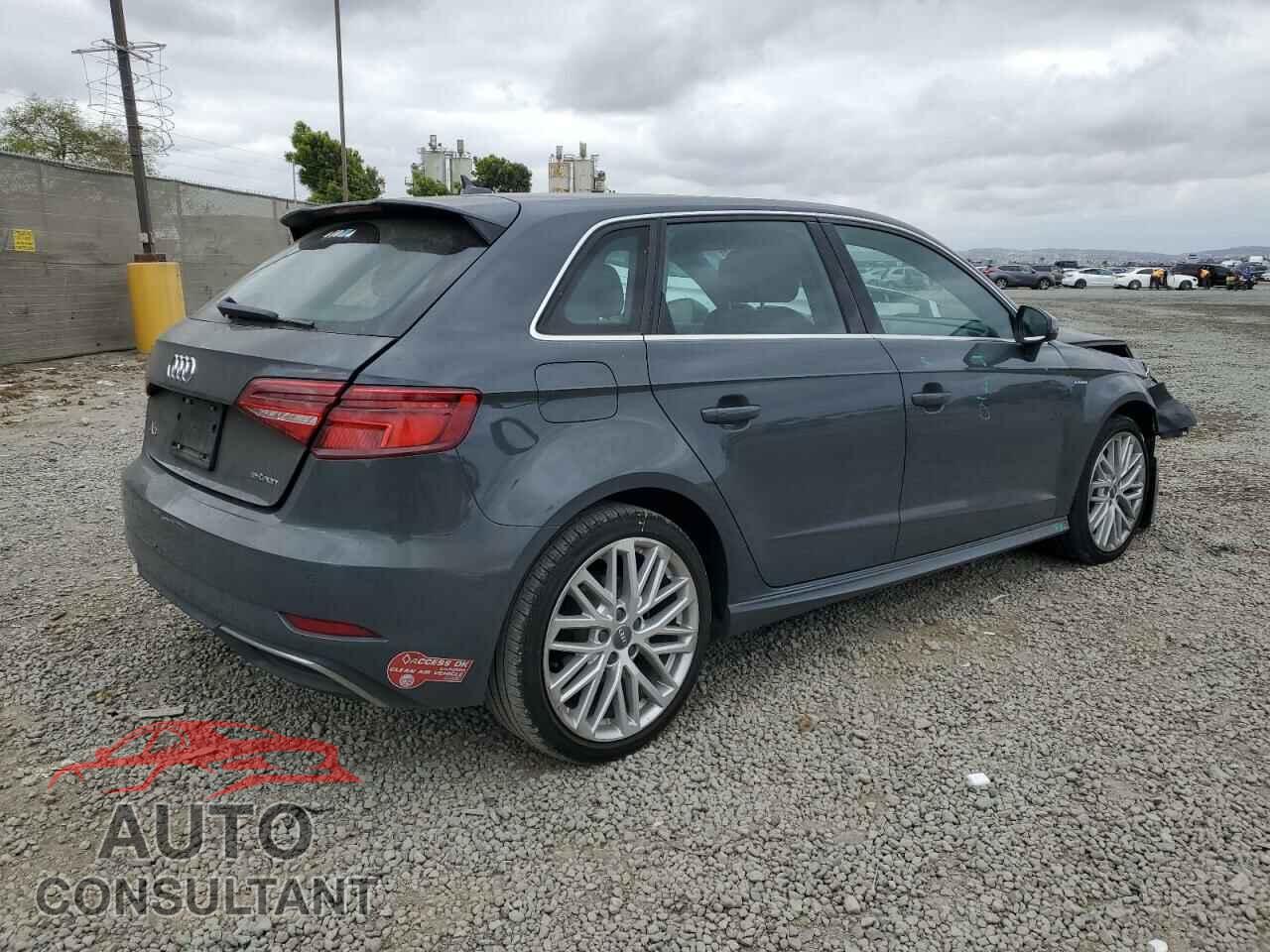 AUDI A3 2018 - WAUTPBFF5JA083689