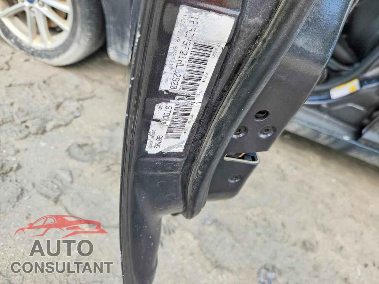 FORD FOCUS 2017 - 1FADP3F21HL329202