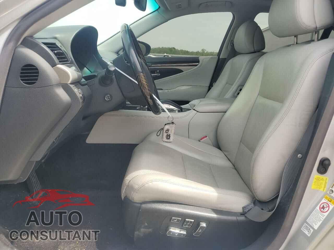 LEXUS LS460 2017 - JTHBL5EF7H5143941