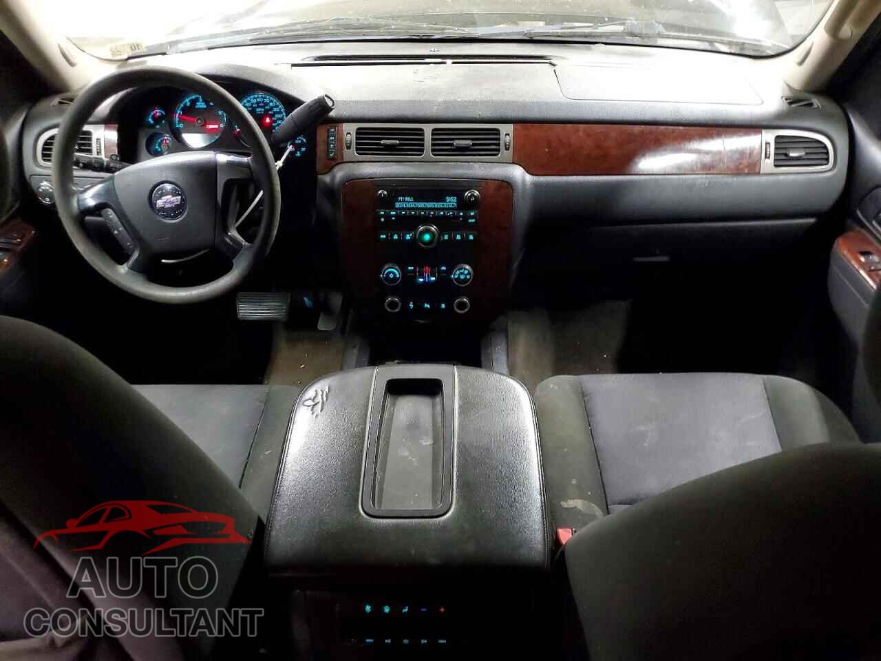 CHEVROLET TAHOE 2011 - 1GNSKAE06BR245067