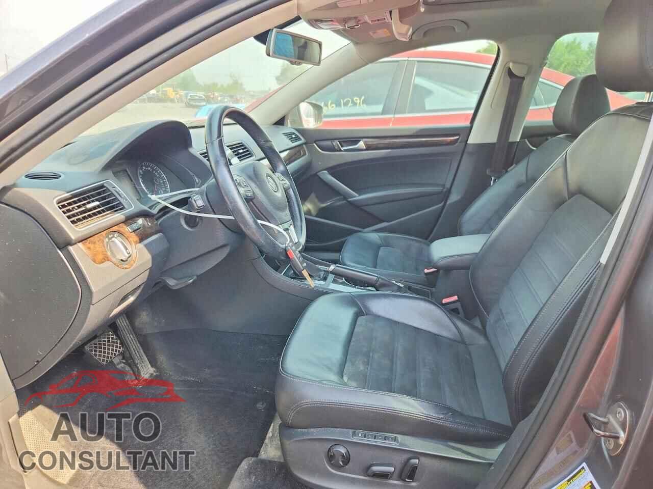 VOLKSWAGEN PASSAT 2014 - 1VWCS7A34EC090765