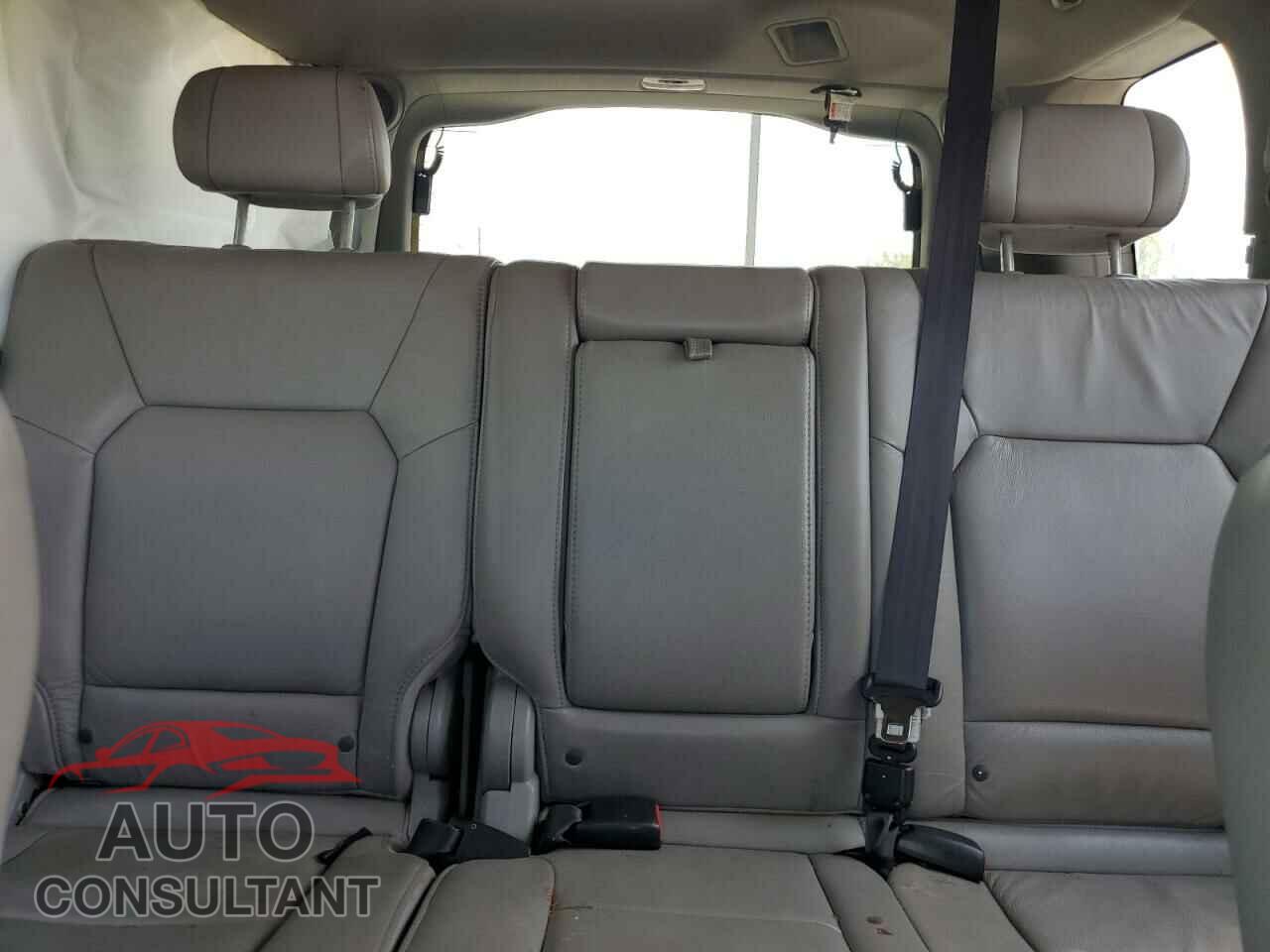 HONDA PILOT 2011 - 5FNYF4H72BB016182