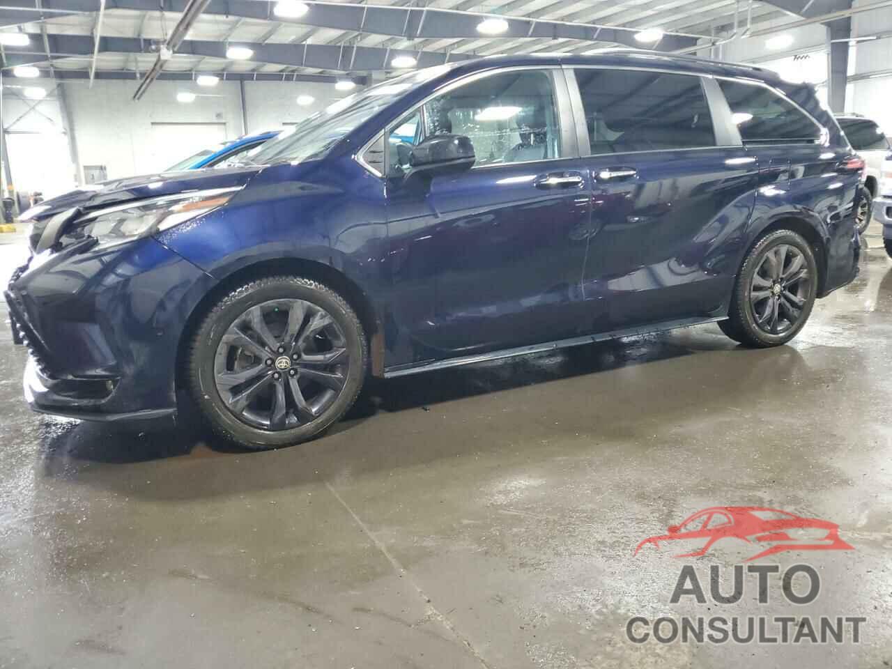 TOYOTA SIENNA 2022 - 5TDXRKEC6NS075759