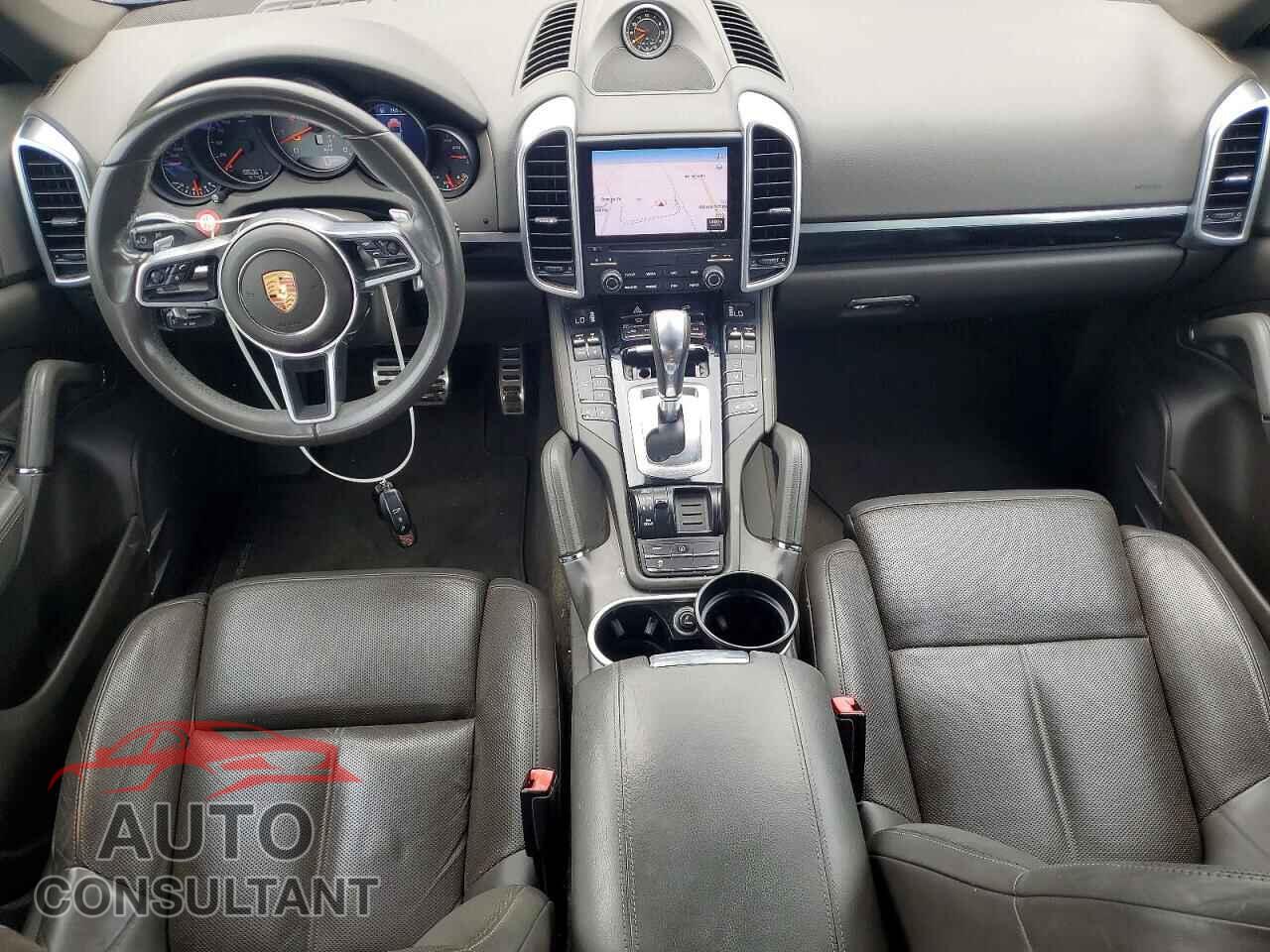 PORSCHE CAYENNE 2017 - WP1AB2A25HLA51108