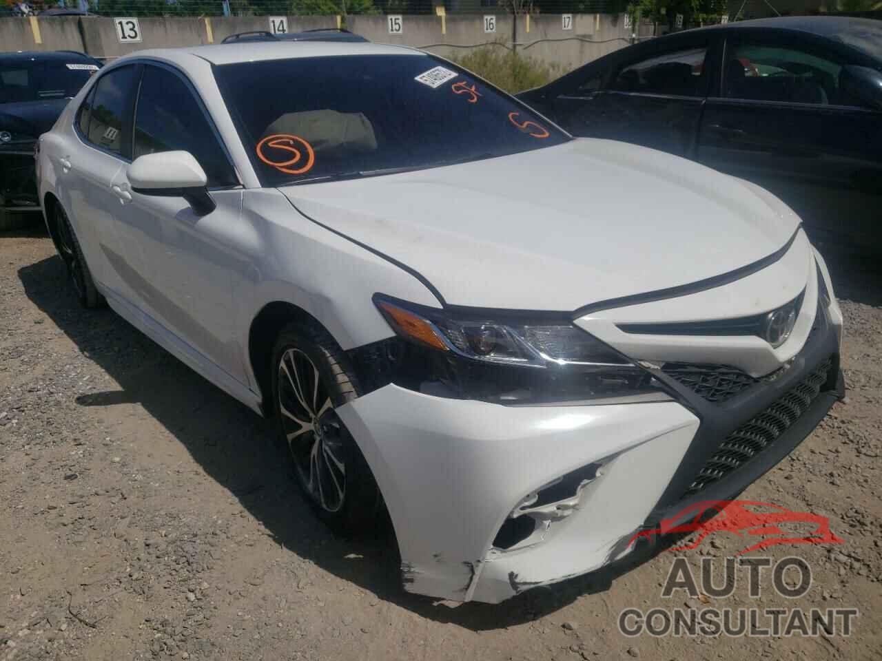 TOYOTA CAMRY 2018 - 4T1B11HK5JU147471