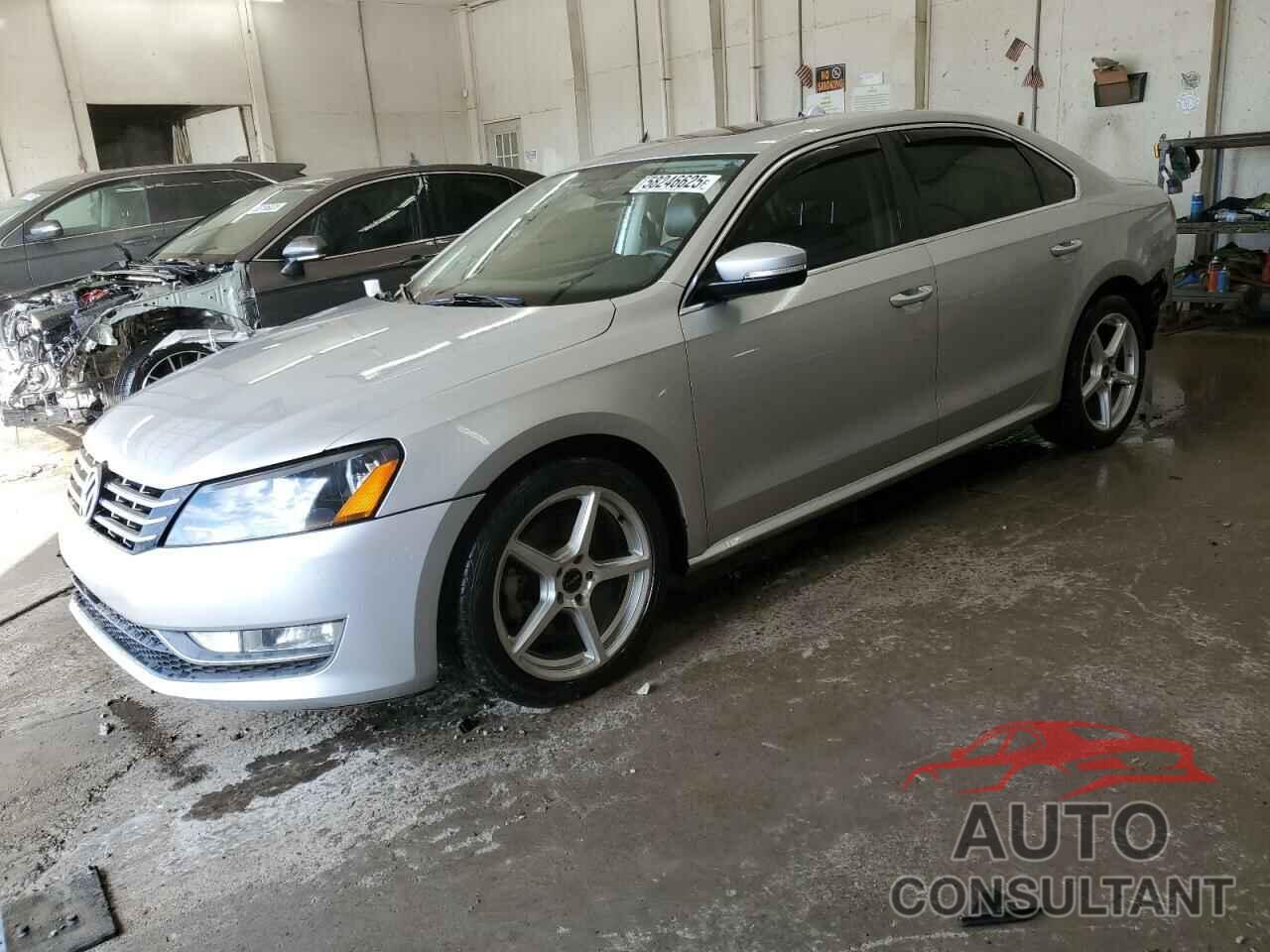 VOLKSWAGEN PASSAT 2012 - 1VWBM7A32CC078360
