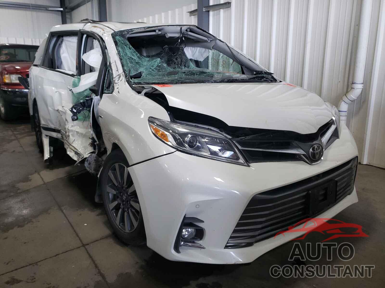 TOYOTA SIENNA 2018 - 5TDDZ3DC3JS189495