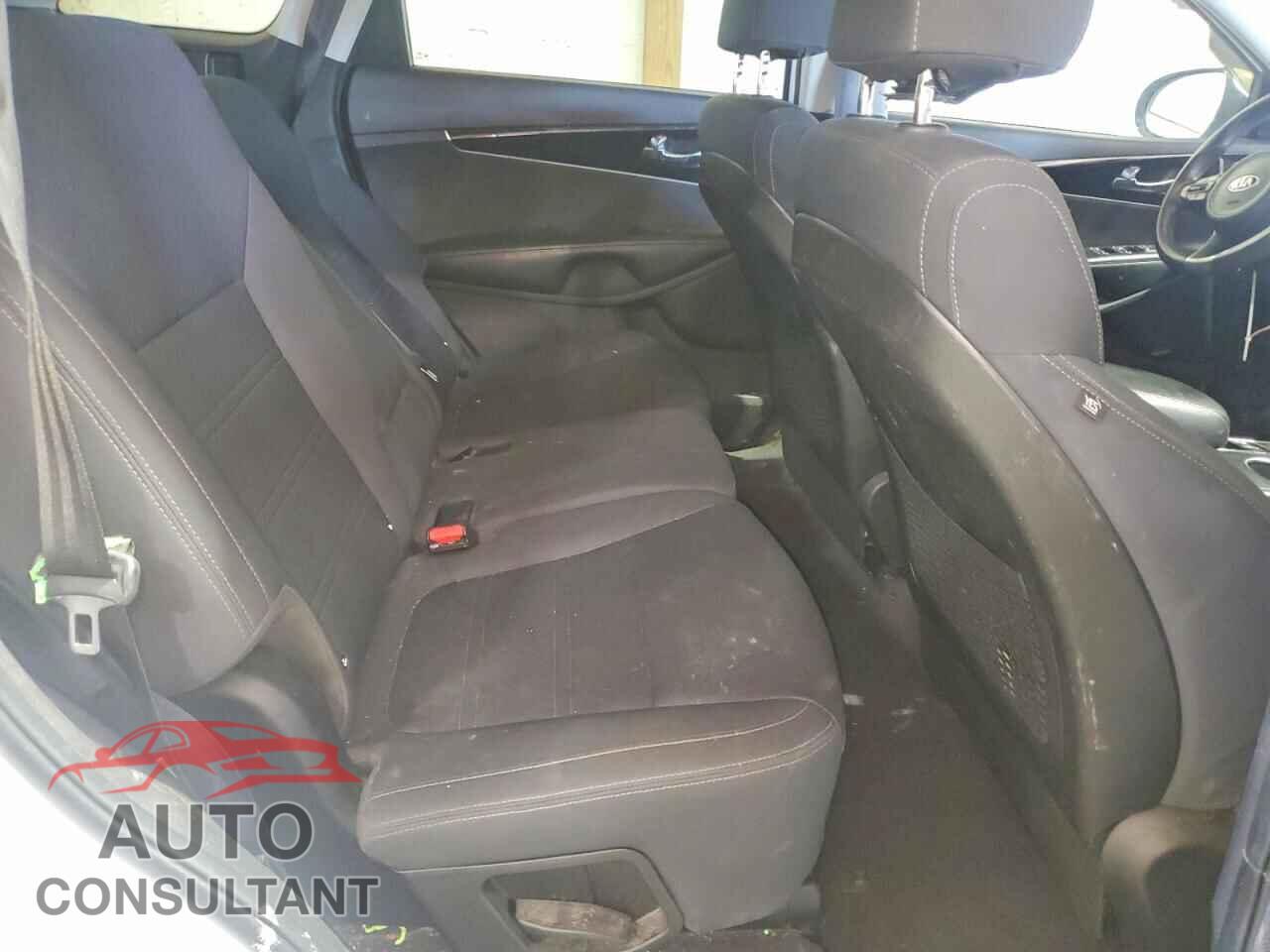 KIA SORENTO 2018 - 5XYPGDA54JG414597