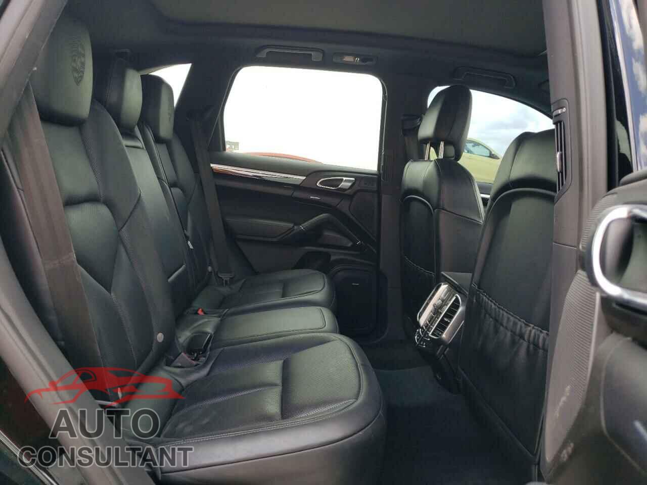 PORSCHE CAYENNE 2018 - WP1AA2A21JKA06732