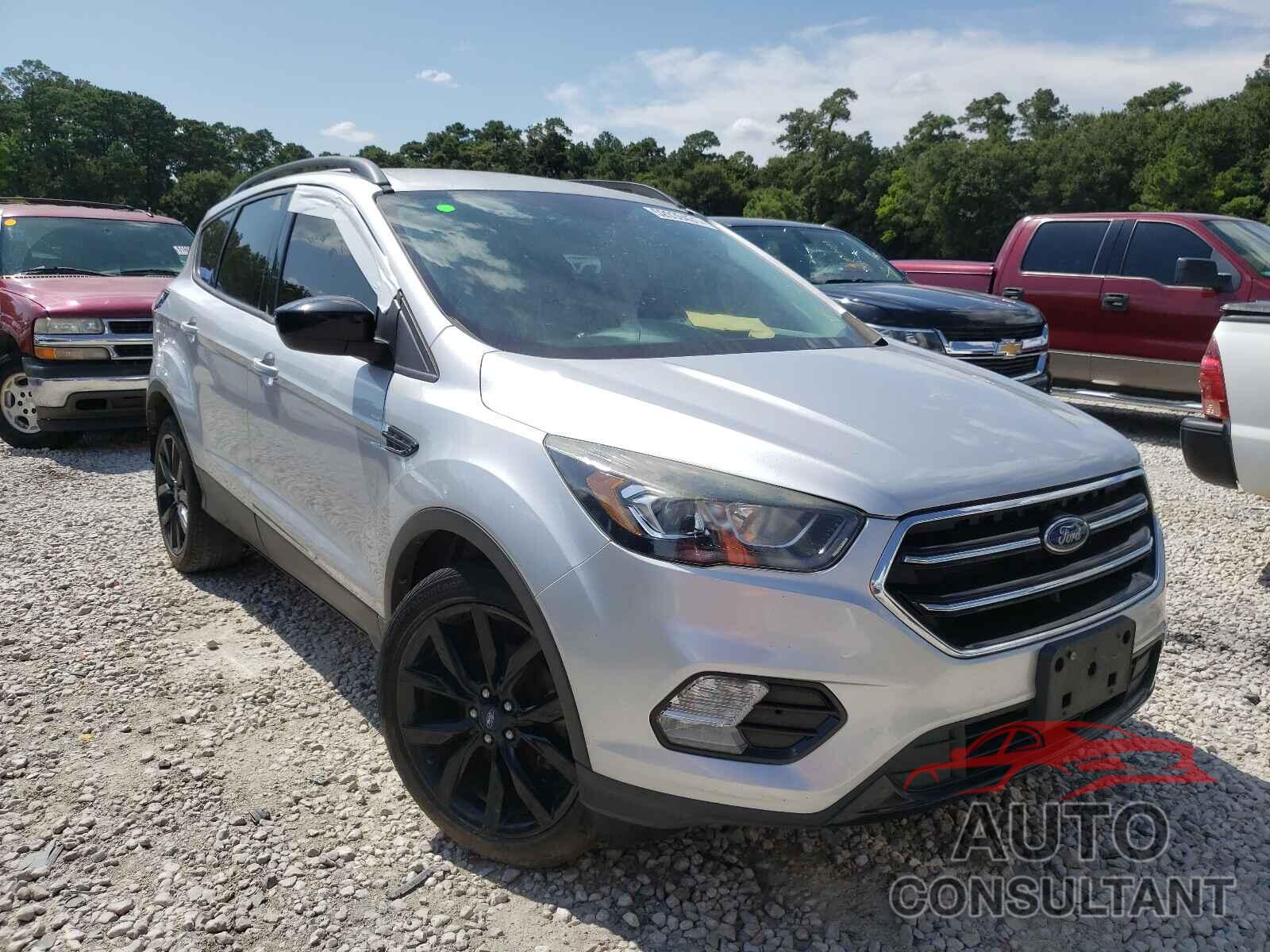 FORD ESCAPE 2017 - 1FMCU0GD8HUD27966