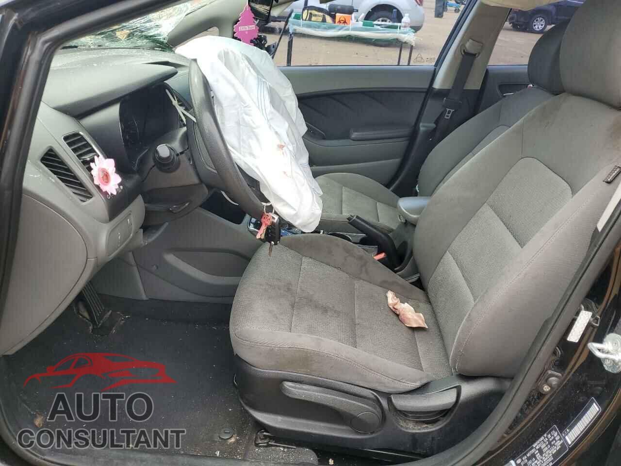 KIA FORTE 2017 - 3KPFK4A7XHE025952