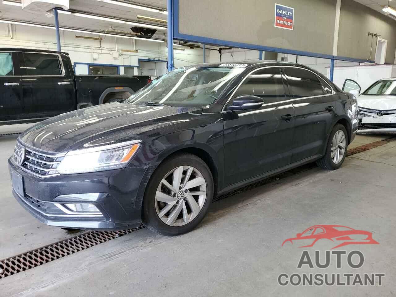 VOLKSWAGEN PASSAT 2018 - 1VWBA7A32JC032923