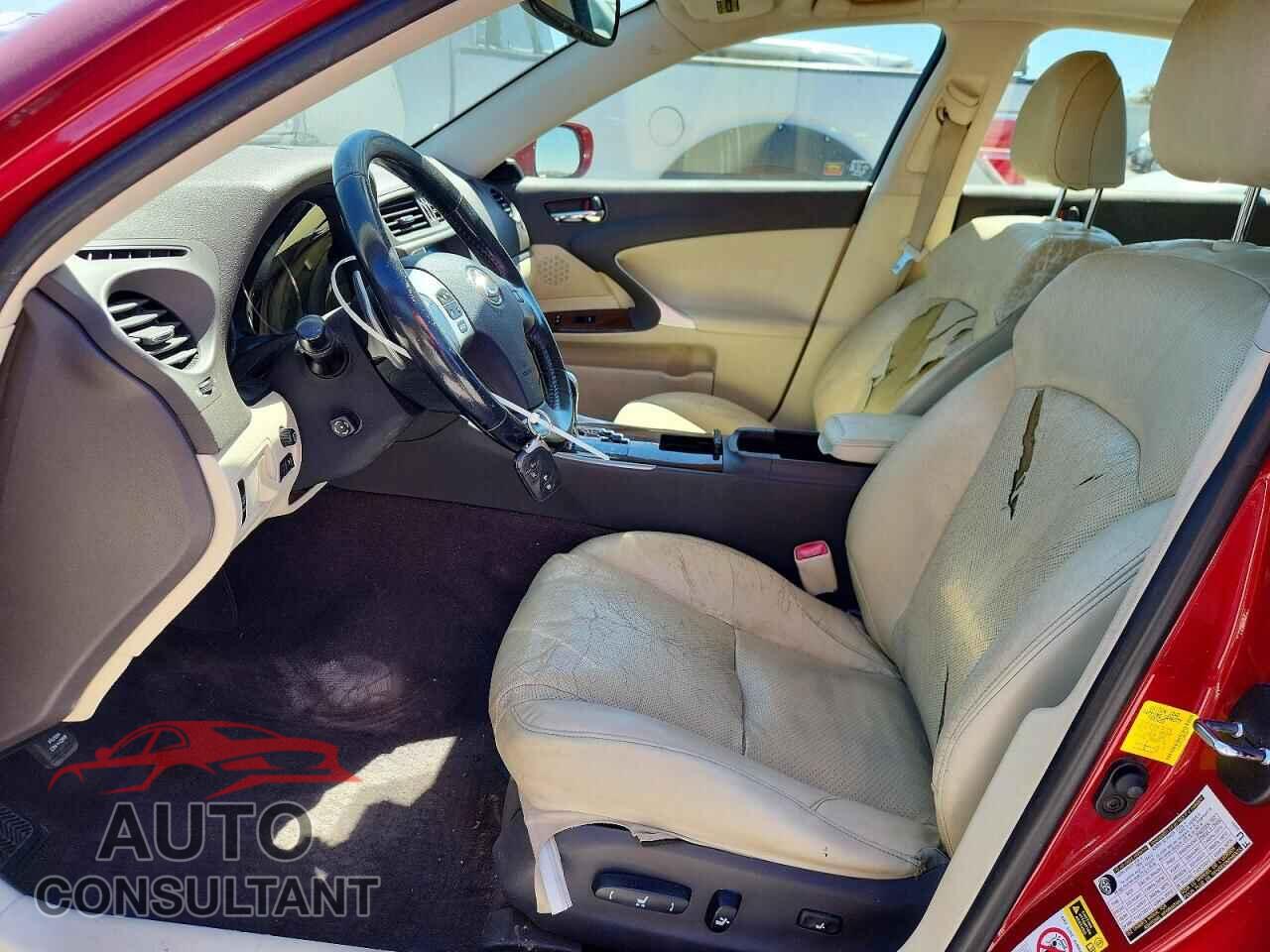LEXUS IS 2011 - JTHCF5C22B5049677