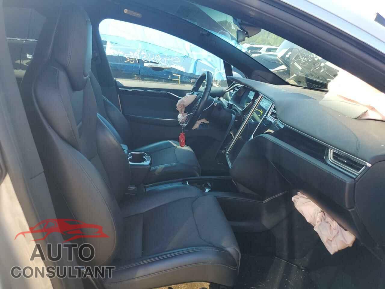 TESLA MODEL X 2016 - 5YJXCBE21GF020880