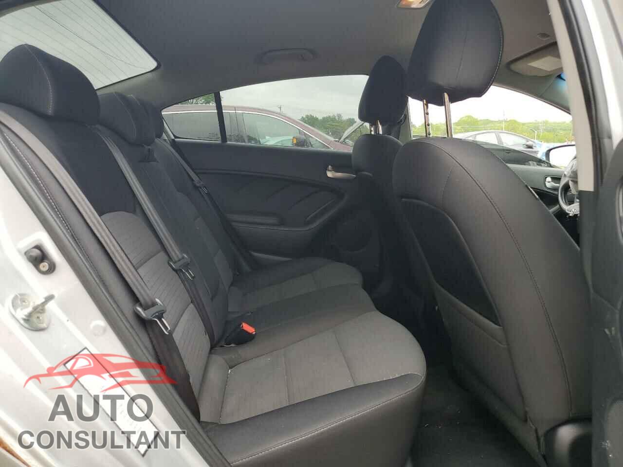 KIA FORTE 2018 - 3KPFL4A75JE247401