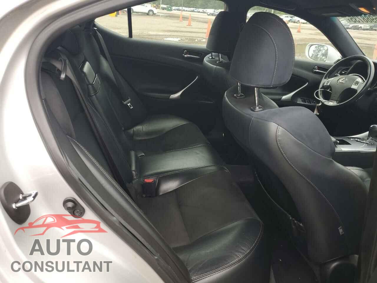 LEXUS IS 2011 - JTHBF5C23B5143210