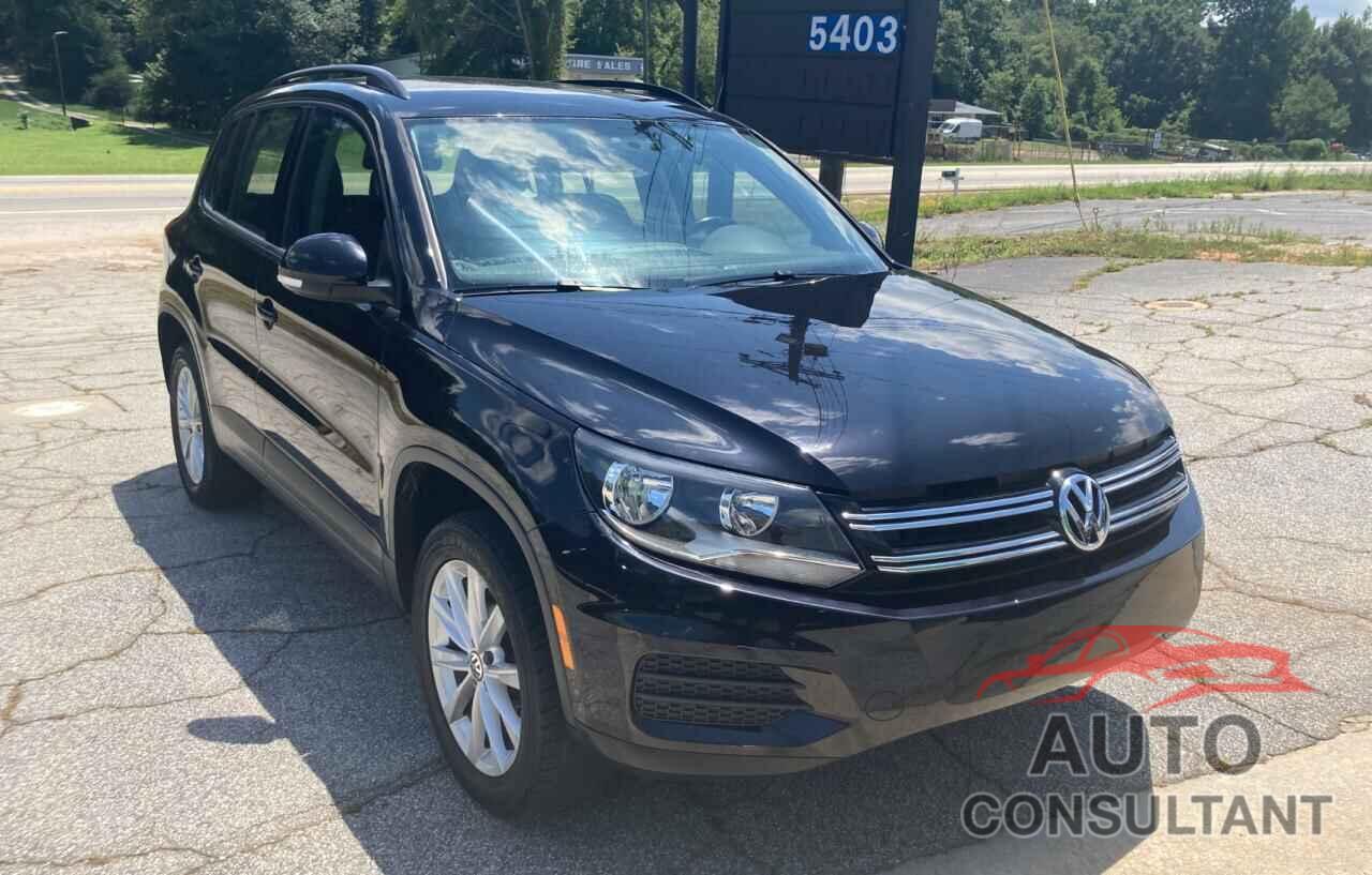 VOLKSWAGEN TIGUAN 2017 - WVGAV7AX5HK053766