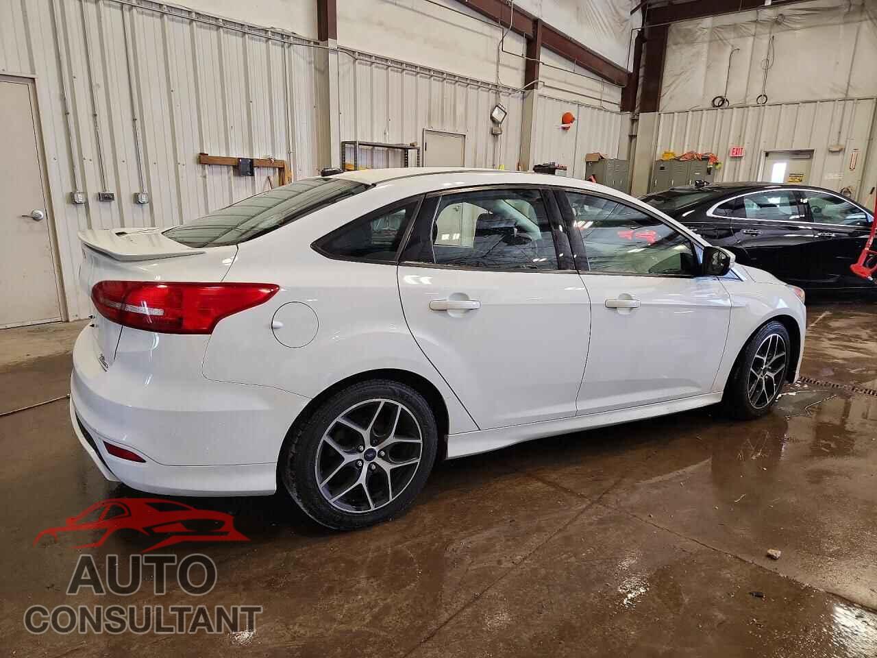 FORD FOCUS 2015 - 1FADP3F2XFL322830