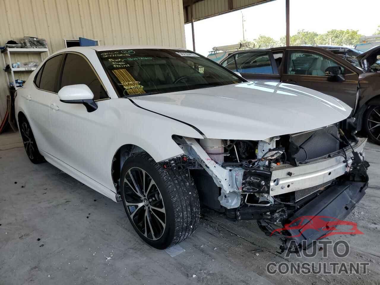TOYOTA CAMRY 2018 - 4T1B11HK8JU130633
