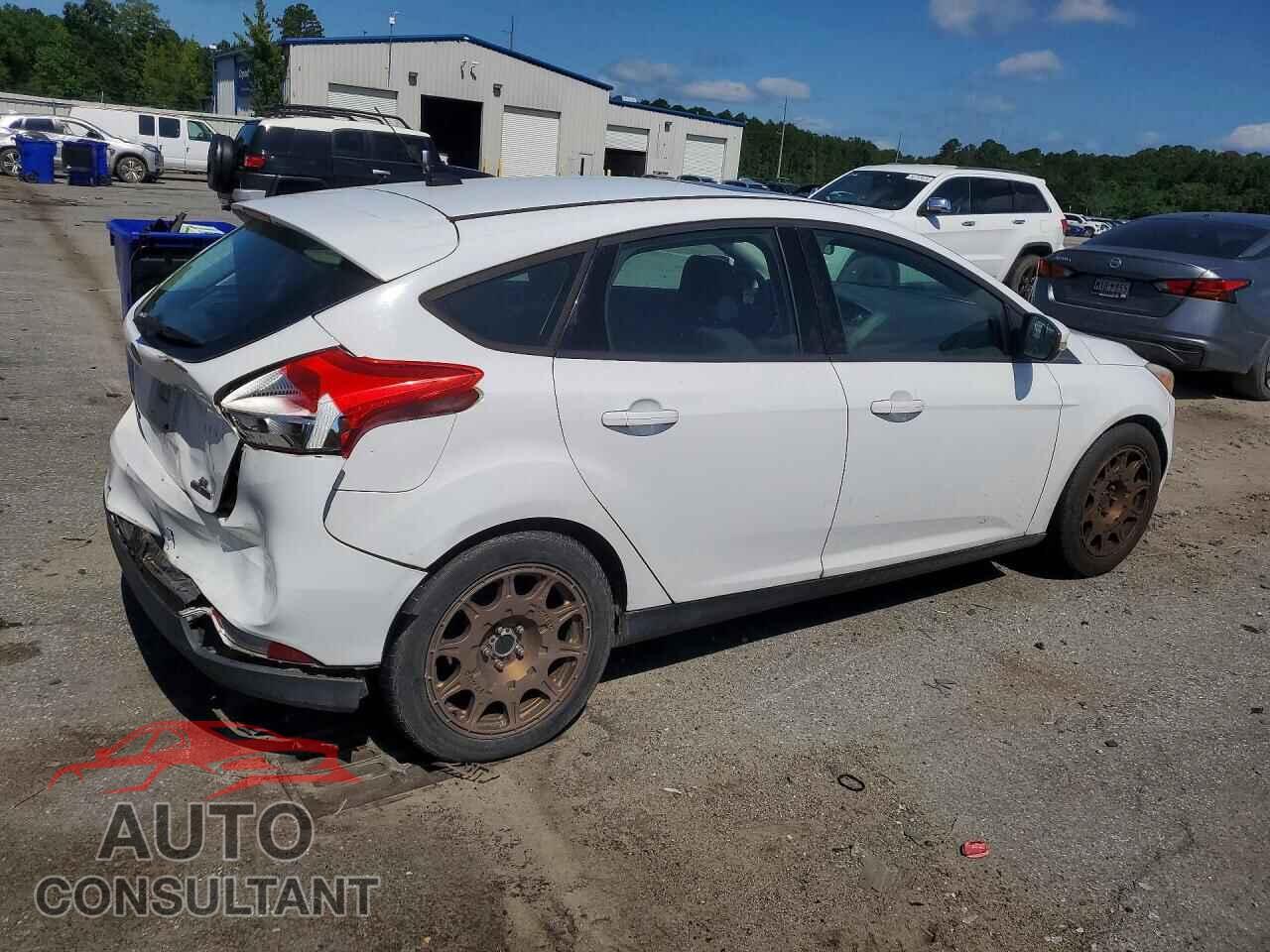 FORD FOCUS 2016 - 1FADP3K28GL204346