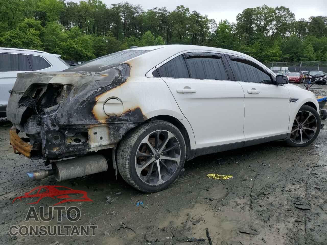 FORD TAURUS 2015 - 1FAHP2E82FG172545