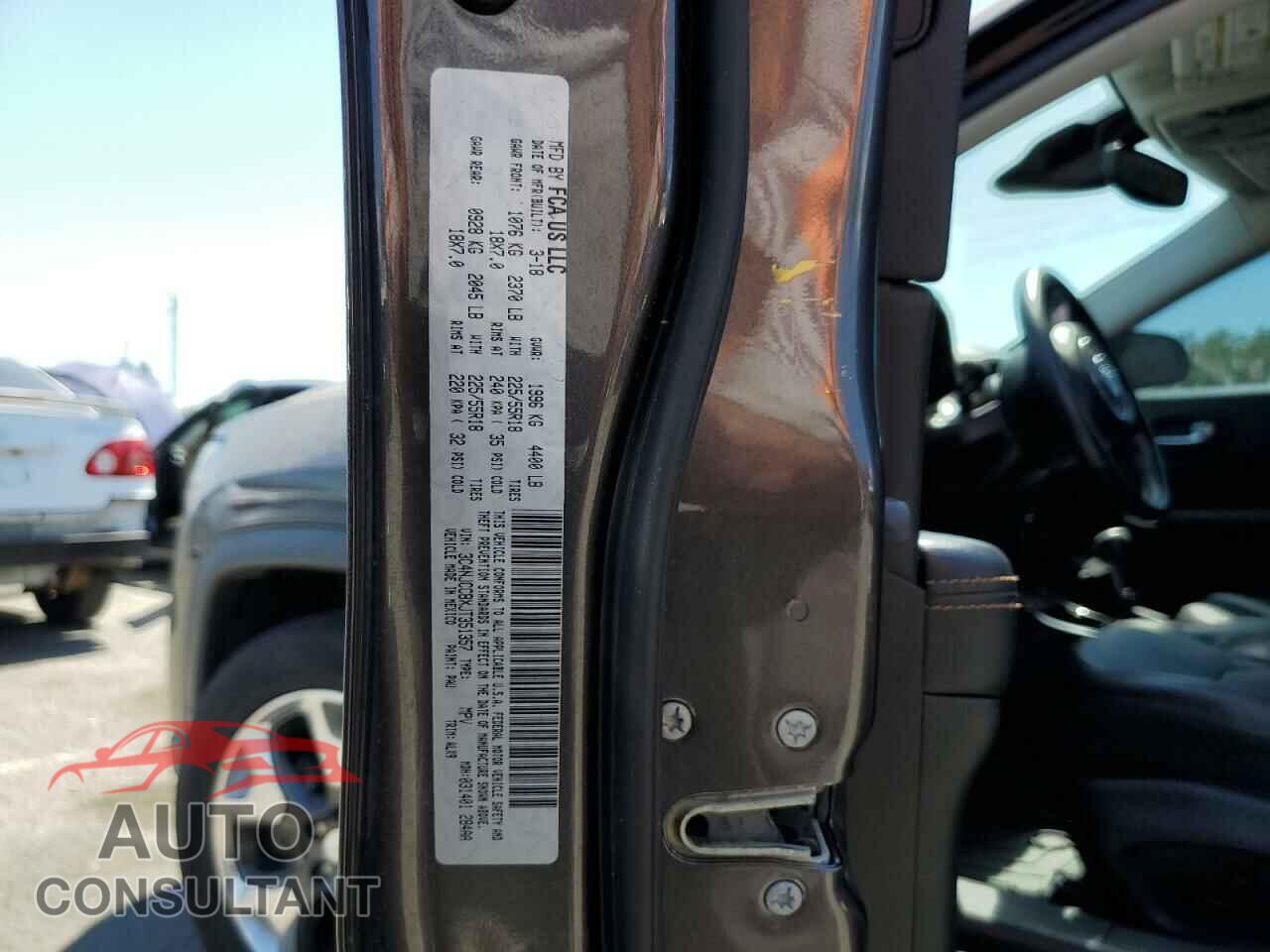 JEEP COMPASS 2018 - 3C4NJCCBXJT351357