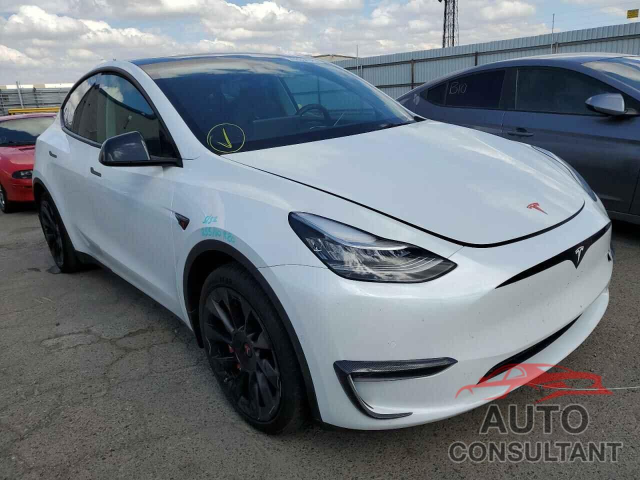 TESLA MODEL Y 2021 - 5YJYGAEE8MF180411