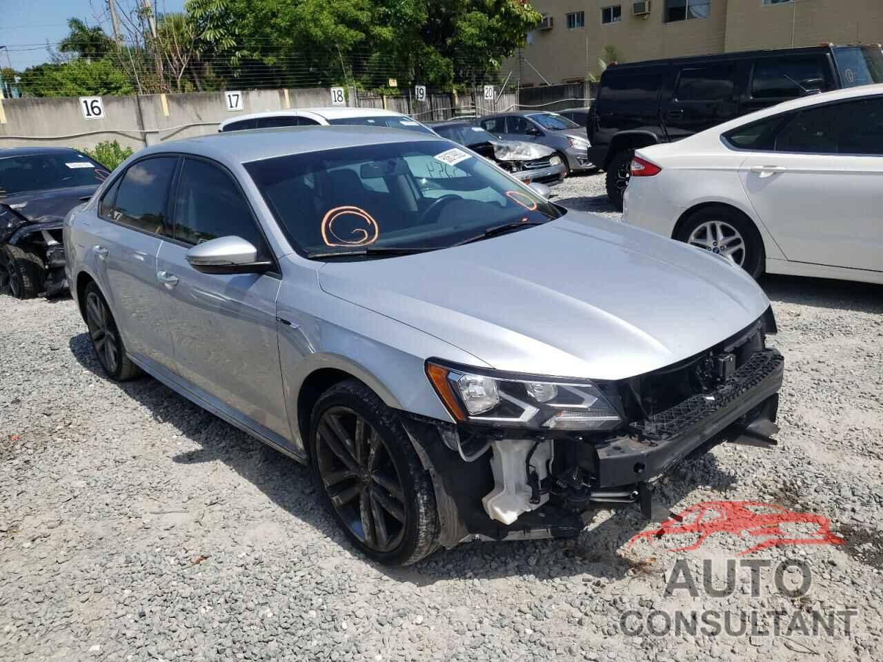 VOLKSWAGEN PASSAT 2018 - 1VWAA7A3XJC001401