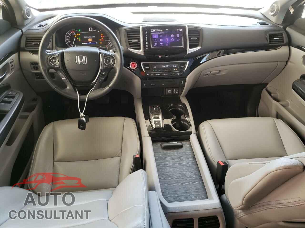 HONDA PILOT 2017 - 5FNYF6H99HB059732