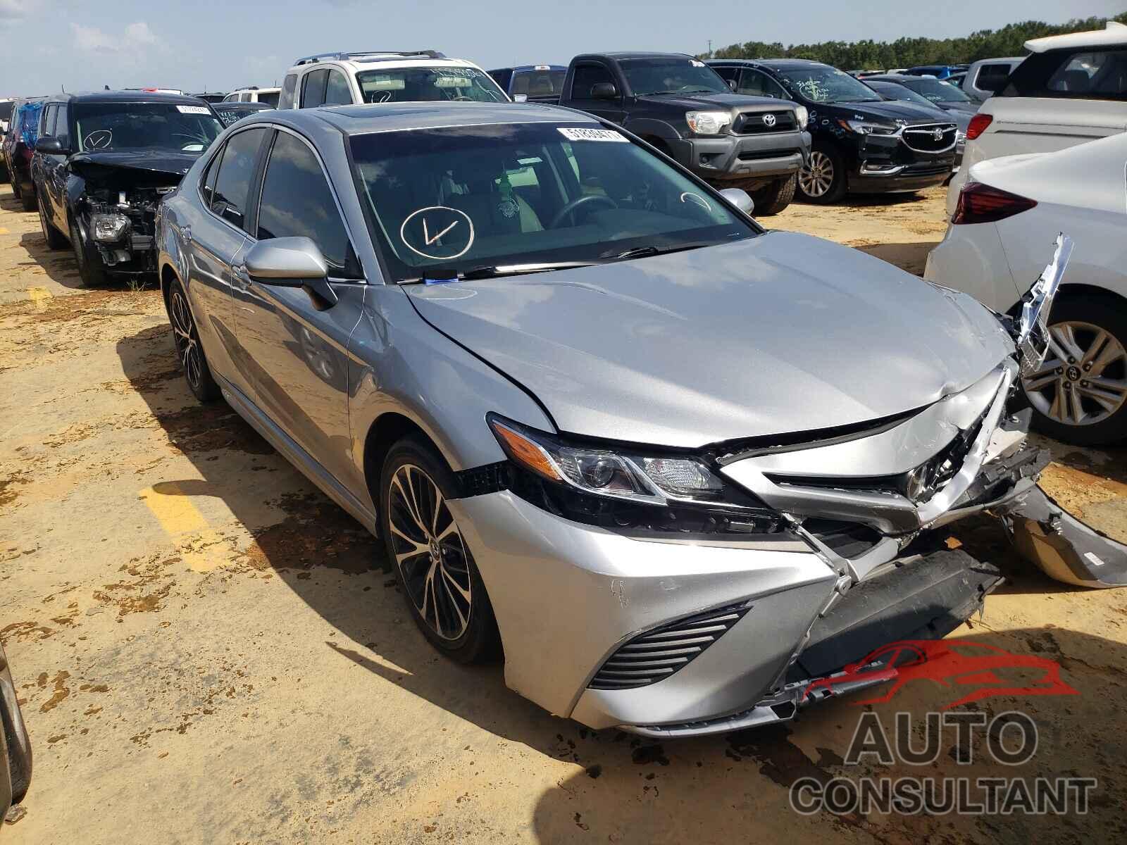 TOYOTA CAMRY 2018 - 4T1B11HK1JU593486