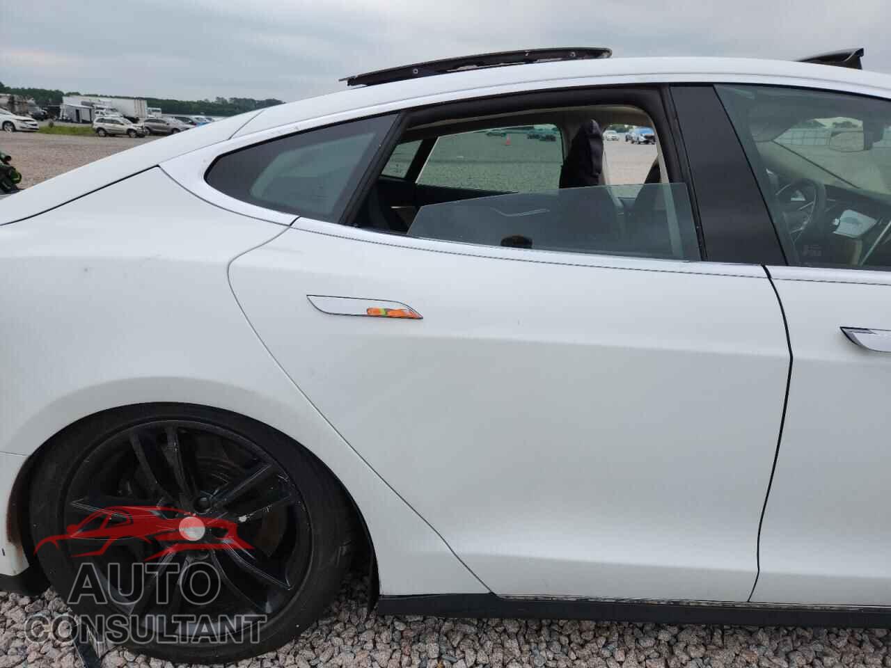 TESLA MODEL S 2013 - 5YJSA1CP0DFP24928