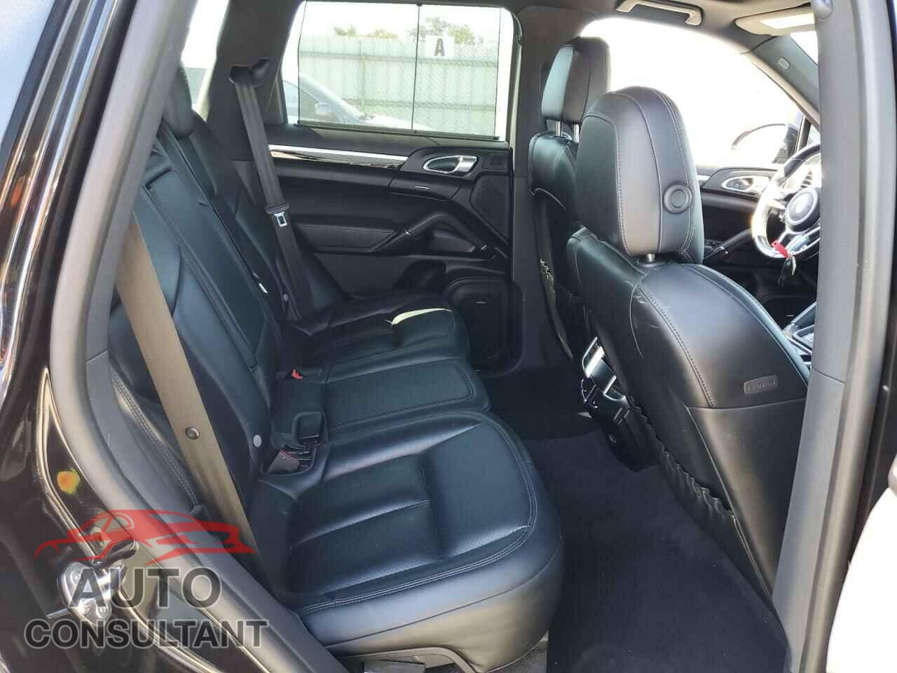 PORSCHE CAYENNE 2017 - WP1AA2A25HKA90158
